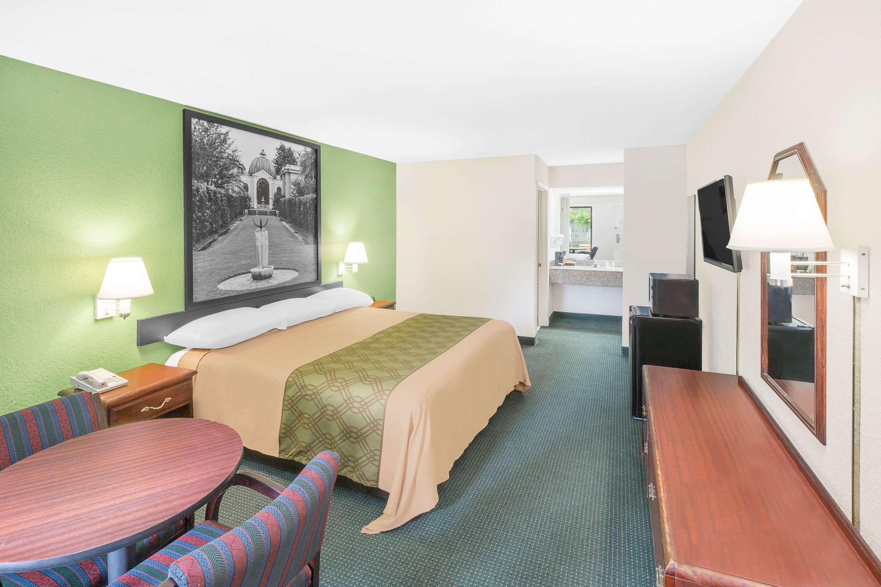 Super 8 By Wyndham Mobile Hotel Ngoại thất bức ảnh