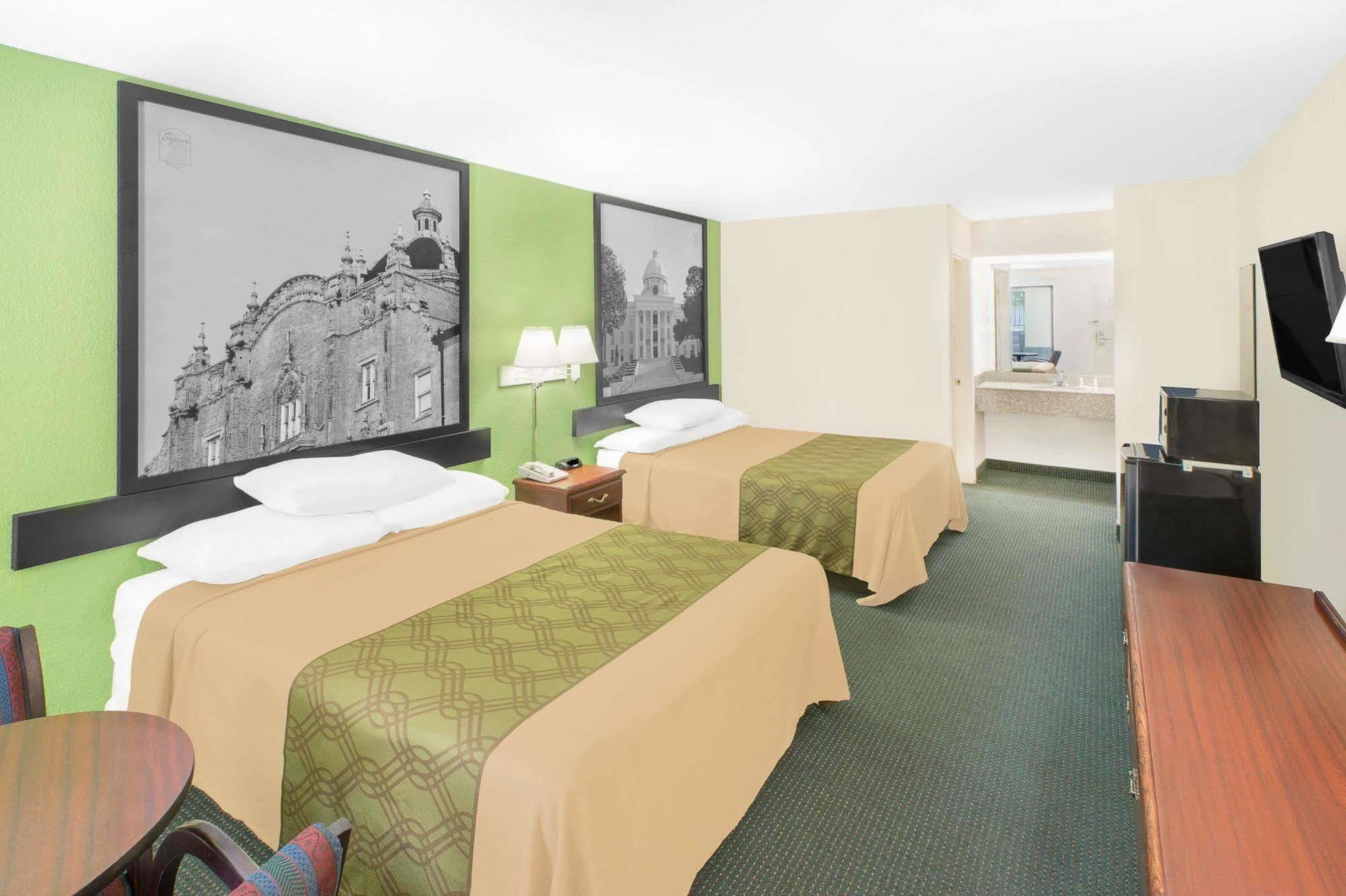Super 8 By Wyndham Mobile Hotel Ngoại thất bức ảnh